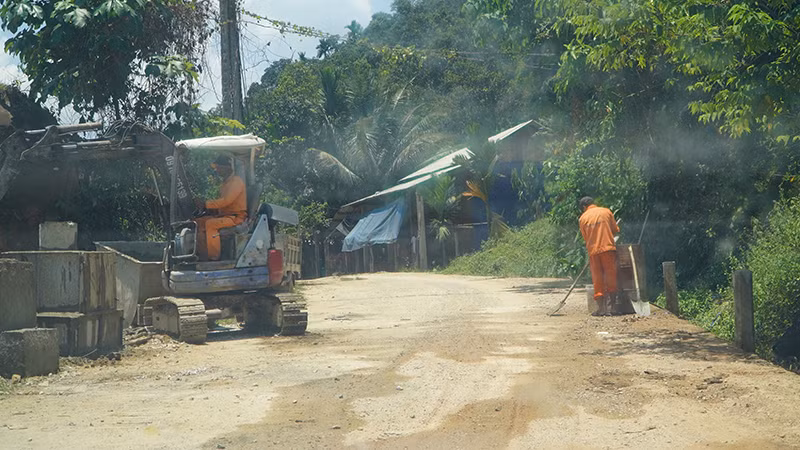 Đơn vị thi công đang gấp rút thi công hoàn thành tuyến đường ĐH1.NTM trước 30/6/2025.