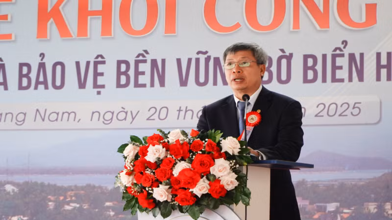 Phó Chủ tịch Ủy ban nhân dân tỉnh Quảng Nam Hồ Quang Bửu phát biểu tại Lễ khởi công Dự án Chống xói lở và bảo vệ bền vững bờ biển Hội An, tỉnh Quảng Nam.