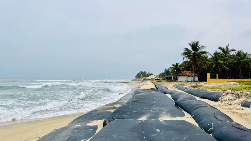 Bờ biển Hội An là một bờ biển được công nhận đẹp nhất châu Á, từ sau năm 2014 đã bị sạt lở nặng, mất đi bãi tắm và làm hư hại đến hạ tầng dọc bờ biển.