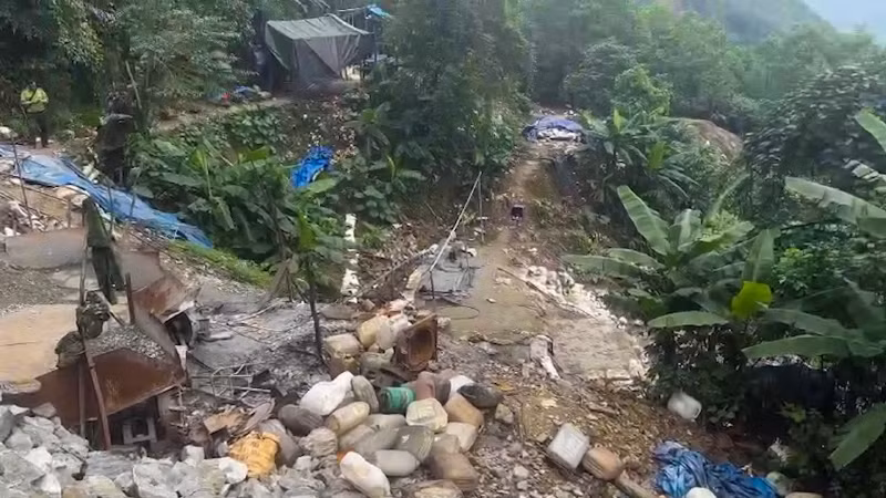 Khu vực khai thác vàng trái phép ở xã Tam Lãnh (huyện Phú Ninh, tỉnh Quảng Nam).