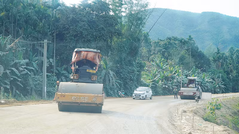 Các địa phương ảnh hưởng của Dự án Liên kết vùng miền trung tỉnh Quảng Nam đang khẩn trương bàn giao mặt bằng sạch cho đơn vị thi công.