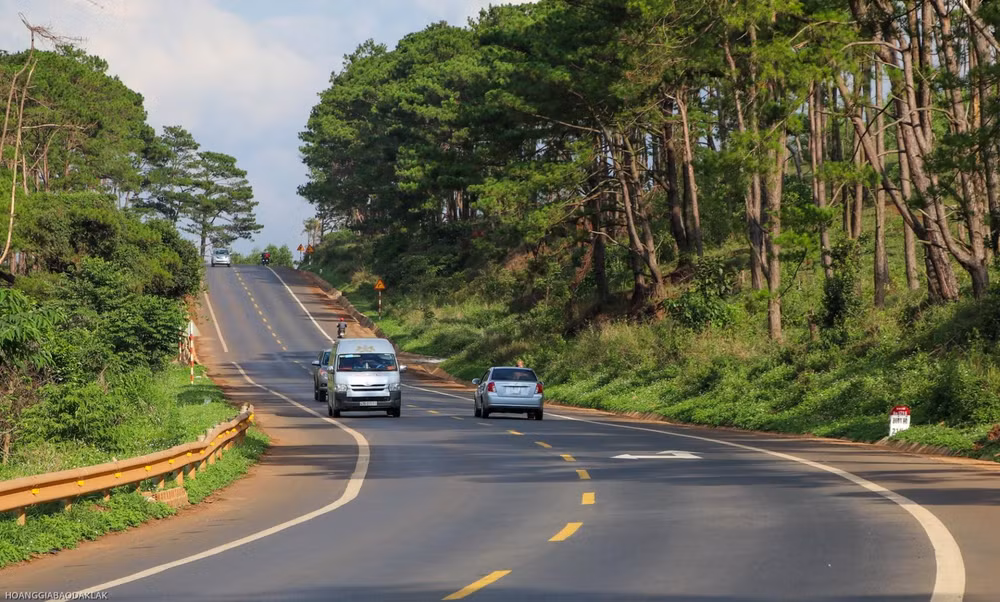 Quốc lộ 14 - đoạn qua địa phận huyện Krông Búk - tuyến đường nối Đắk Lắk với các tỉnh duyên hải miền Trung. (Ảnh: Báo Đắk Lắk)