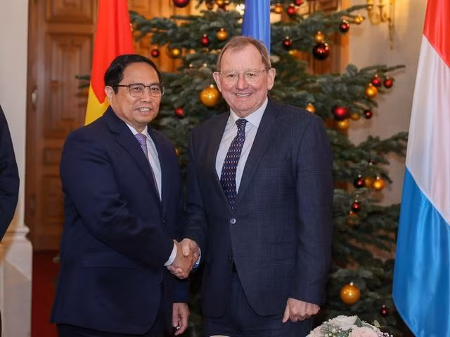 Thủ tướng Phạm Minh Chính và Chủ tịch Nghị viện Luxembourg Fernand Etgen. (Ảnh: VGP)