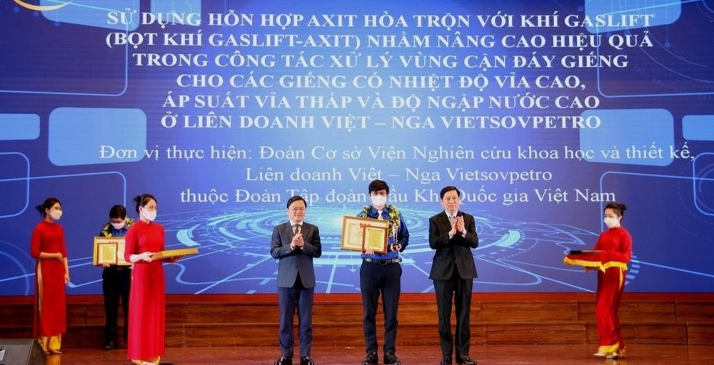 Một công trình nghiên cứu khoa học của Đoàn Thanh niên Vietsovpetro được tuyên dương. (Ảnh: Tập đoàn dầu khí Việt Nam)