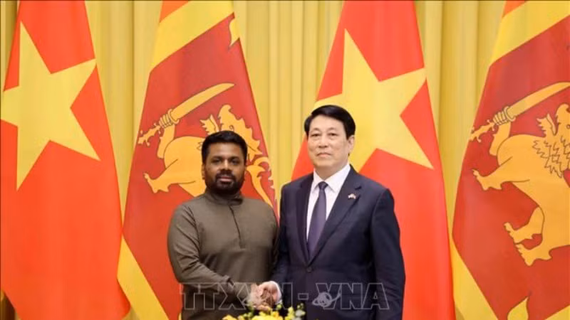 Chủ tịch nước Lương Cường và Tổng thống Sri Lanka Anura Kumara Dissanayaka chụp ảnh chung trước hội đàm. (Ảnh: Lâm Khánh/TTXVN)