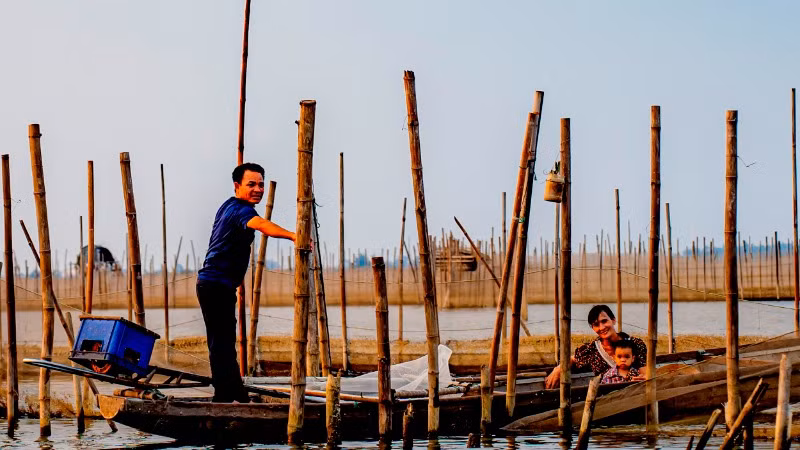 Cuộc sống bình dị hằng ngày của cư dân sông nước Huế.