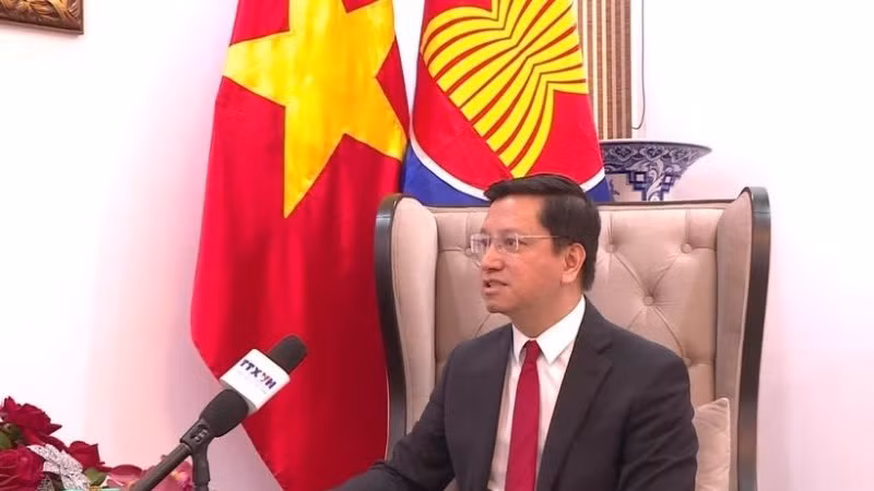 Đại sứ Nguyễn Thanh Hải phát biểu tại một buổi lễ. (Ảnh: Ngọc Thúy/TTXVN)