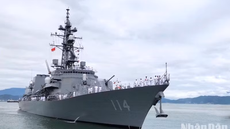 Tàu huấn luyện Suzunami cập cảng Tiên Sa, thành phố Đà Nẵng. (Ảnh: ĐÌNH TĂNG)