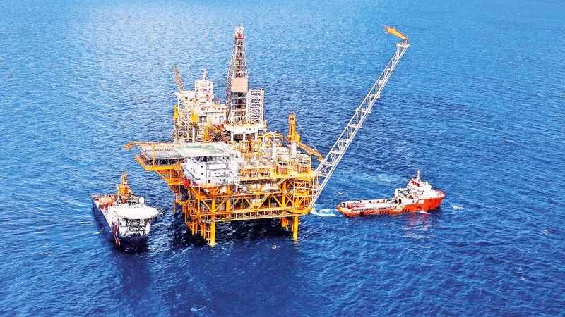 Giàn khoan dầu khí trên biển của Petrovietnam. (Ảnh: nhandan.vn)
