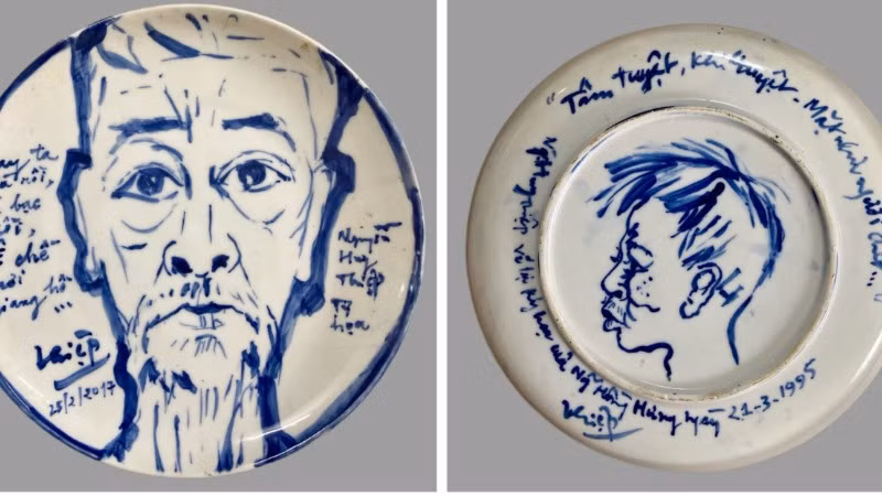 Một tác phẩm đĩa gốm do nhà văn Nguyễn Huy Thiệp vẽ được trưng bày tại triển lãm.