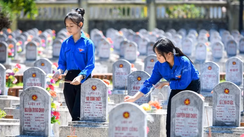 Các thế hệ người Việt Nam hôm nay và mai sau mãi mãi ghi nhớ sự hy sinh to lớn của những người con đã hiến dâng xương máu, tính mạng vì non sông gấm vóc, vì sự trường tồn và phát triển của dân tộc.