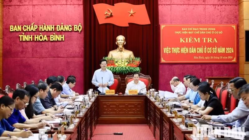  Đoàn công tác của Ban Chỉ đạo Trung ương về thực hiện quy chế dân chủ ở cơ sở tại buổi làm việc.