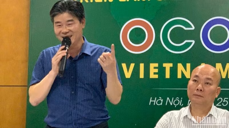 Ông Phương Đình Anh, Phó Chánh Văn phòng Điều phối Nông thôn mới Trung ương, Bộ Nông nghiệp và Phát triển nông thôn cho biết: Nhắc đến OCOP người ta ít nghĩ đến xuất khẩu bởi OCOP là sản phẩm làng xã, không sản xuất đại trà, sản lượng ít. Ông Phương Đình Anh, Phó Chánh Văn phòng Điều phối Nông thôn mới Trung ương, Bộ Nông nghiệp và Phát triển nông thôn cho biết: Nhắc đến OCOP người ta ít nghĩ đến xuất khẩu bởi OCOP là sản phẩm làng xã, không sản xuất đại trà, sản lượng ít.