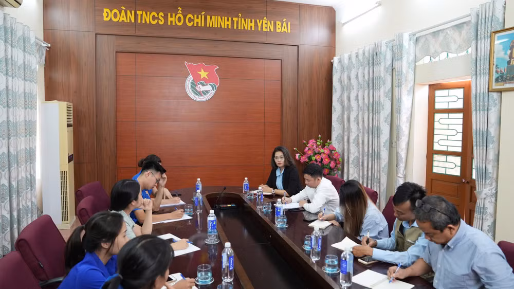 Đoàn công tác của Trung ương Đoàn Thanh niên cộng sản Hồ Chí Minh và Tổ chức ActionAid quốc tế tại Việt Nam làm việc tại Yên Bái.
