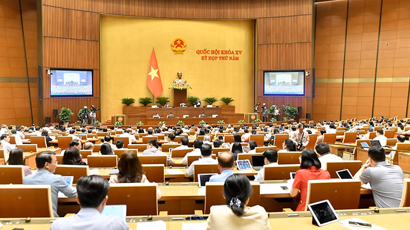 Quang cảnh phiên thảo luận tại Hội trường về dự án Luật Đất đai (sửa đổi) tại Kỳ họp thứ 5, Quốc hội khóa XV. (Ảnh ĐĂNG KHOA)