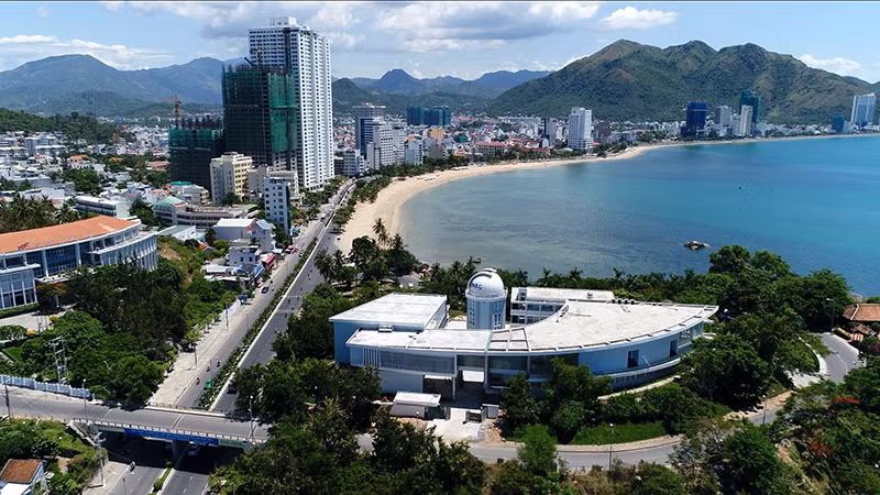 Đài thiên văn Nha Trang nằm trên đỉnh đồi Hòn Chồng. (Ảnh: LÊ ĐỨC DƯƠNG)