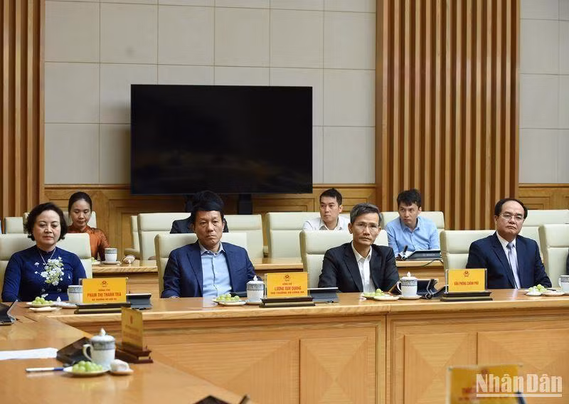 Đại diện lãnh đạo các bộ, ban, ngành tham dự buổi tiếp.