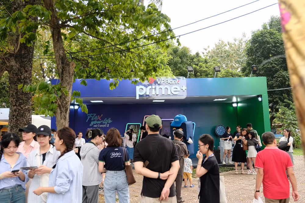 Năm 2024, rất nhiều khách hàng trẻ quan tâm tới các hoạt động tại gian hàng VPBank.