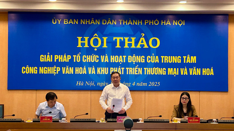 Phó Chủ tịch Thường trực Ủy ban nhân dân Thành phố Hà Nội Lê Hồng Sơn điều hành hội thảo.