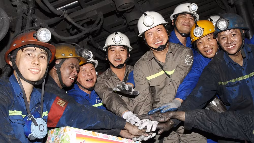 Với tinh thần “Kỷ luật-Đồng tâm”, ý chí “Khó khăn gấp đôi, nỗ lực gấp ba” để nâng công suất cho các mỏ.