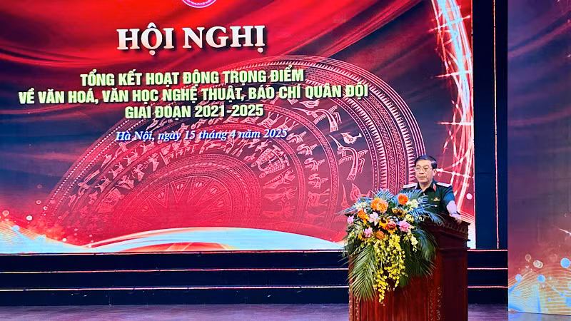 Trung tướng Trương Thiên Tô, Phó Chủ nhiệm Tổng cục Chính trị Quân đội nhân dân Việt Nam, chủ trì hội nghị.