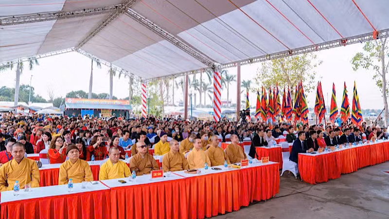 Quang cảnh khai hội chùa Quỳnh Lâm năm 2025.