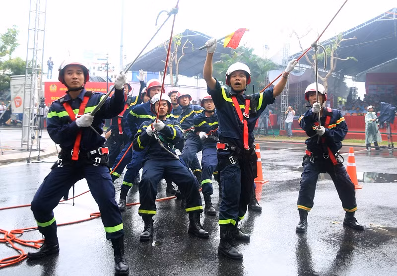 Diễn tập phương án phòng cháy, chữa cháy và cứu nạn, cứu hộ tại Đà Nẵng.