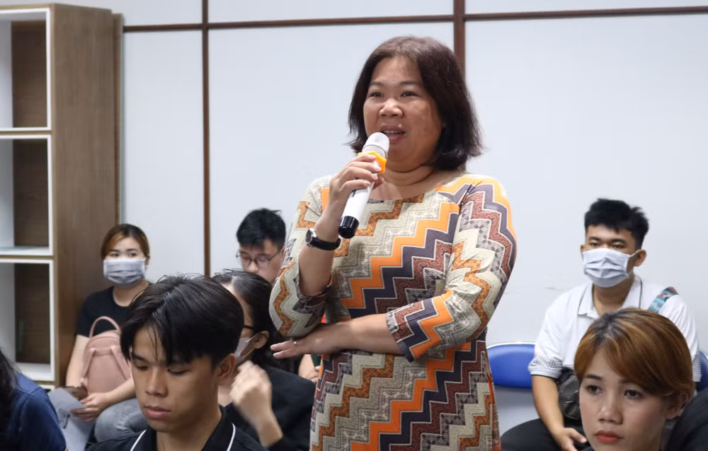 Đại biểu phát biểu ý kiến tại hội thảo.