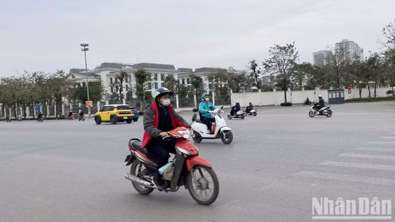 Khu vực Hà Nội sáng sớm có sương mù, trời rét. (Ảnh: ĐT)