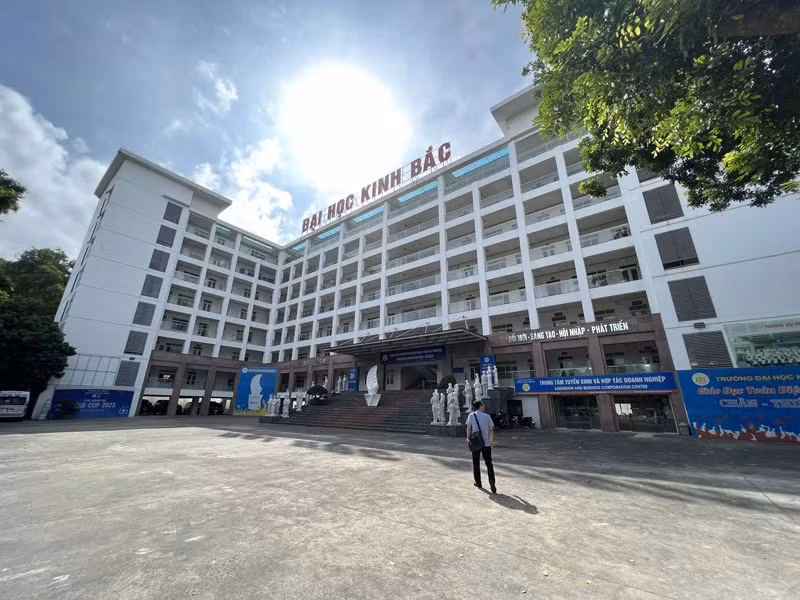Trụ sở Đại học Kinh Bắc, thành phố Bắc Ninh, tỉnh Bắc Ninh.
