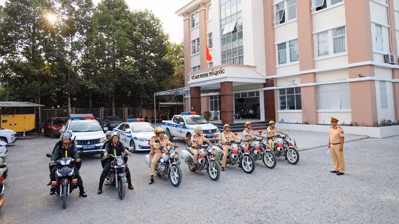 Công an thành phố Cần Thơ ra quân đợt cao điểm bảo đảm an toàn giao thông và an ninh trật tự Tết 2024.