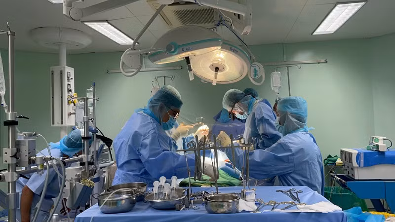 Ca phẫu thuật tim kéo dài 3 giờ đồng hồ tới tận 3 giờ sáng mới thành công.