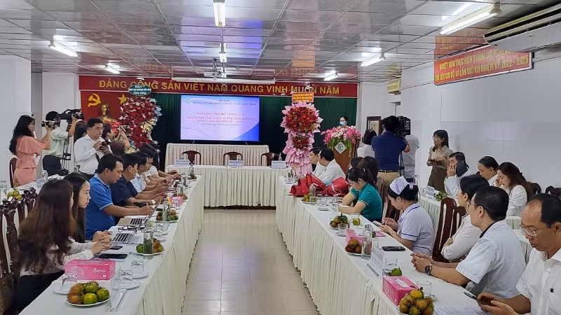 Bệnh viện Đa khoa Trung ương Cần Thơ tổ chức họp báo thông tin về ca ghép thận thành công đầu tiên.