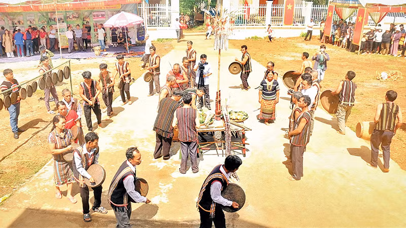 Không gian Lễ hội Kết bạn của người M’nông ở xã Thọ Sơn, huyện Bù Đăng.