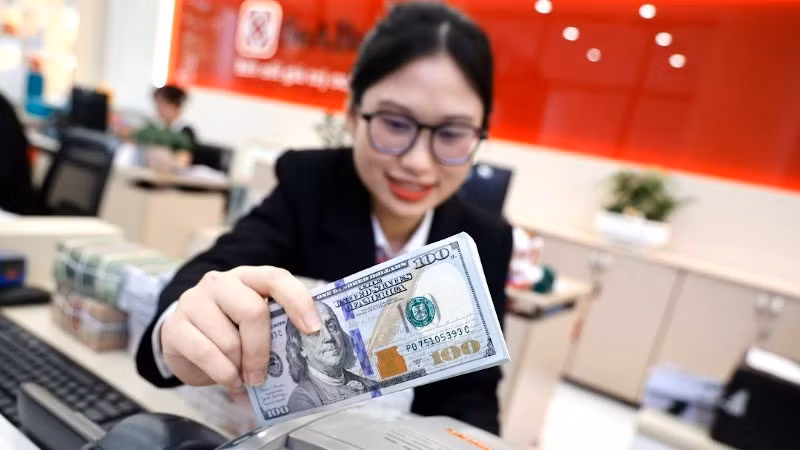 UOB dự báo tỷ giá biến động khoảng 2%-3% trong năm 2025.