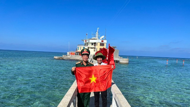 Ý tưởng triển lãm bắt nguồn từ chuyến đi Trường Sa của Tiến sĩ Lê Lâm. Ý tưởng triển lãm bắt nguồn từ chuyến đi Trường Sa của Tiến sĩ Lê Lâm.