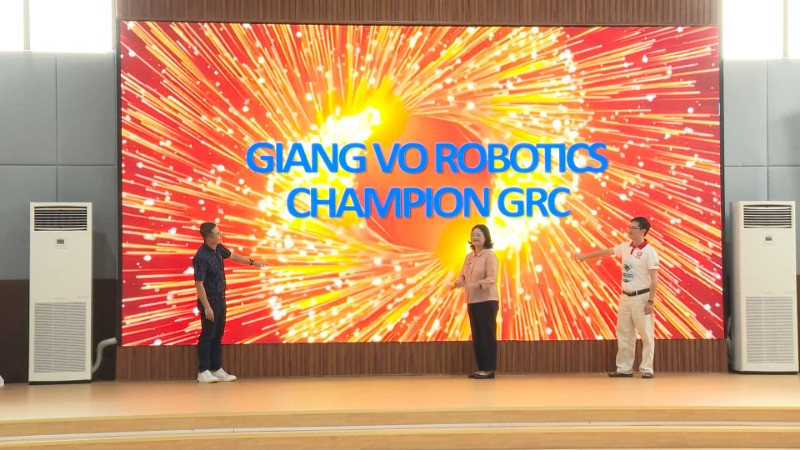 Các cuộc thi thiết kế và lập trình robot đã thúc đẩy học sinh đam mê với khoa học và công nghệ.
