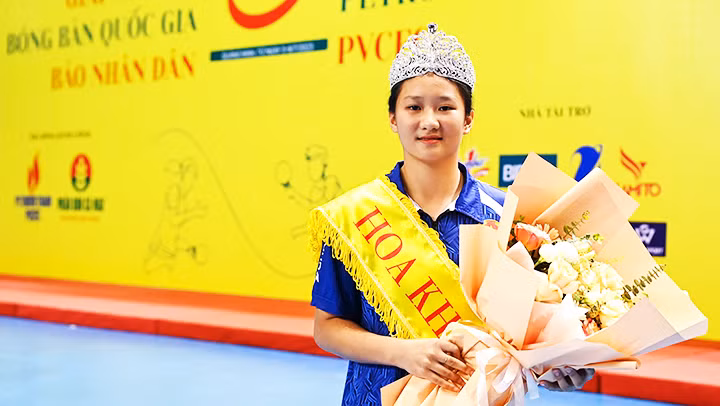 Hoa khôi Giải bóng bàn toàn quốc Báo Nhân Dân lần thứ 41 Trần Diệu Linh. Ảnh: DUY LINH