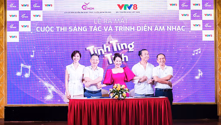 Ban giám khảo cuộc thi là các nghệ sĩ, chuyên gia uy tín.