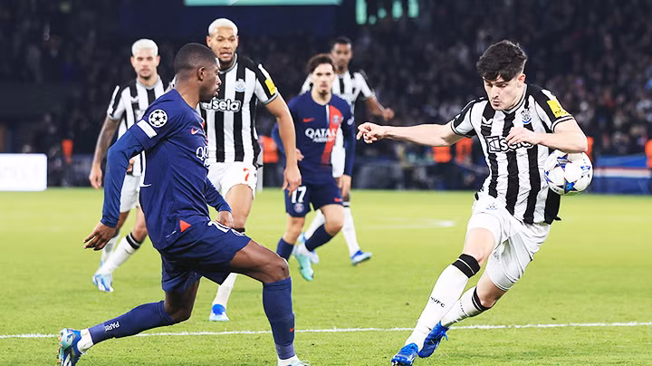 Newcastle mất điểm vì VAR