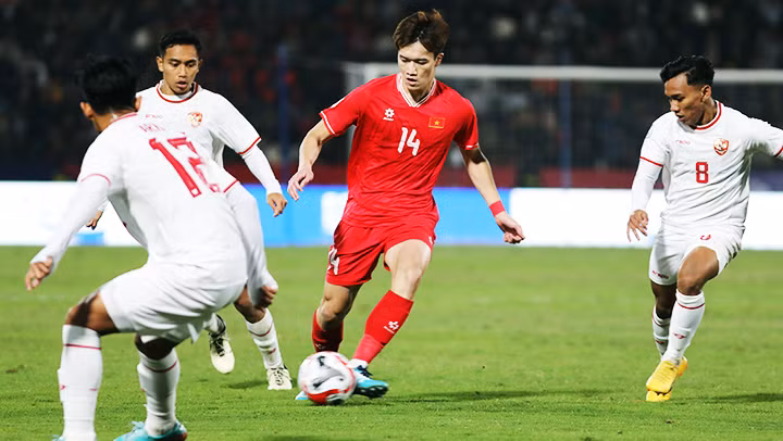 Tuy là trụ cột của đội tuyển quốc gia, nhưng Hoàng Đức hiện vẫn đang chơi ở giải hạng nhất. Ảnh: LÊ MINH