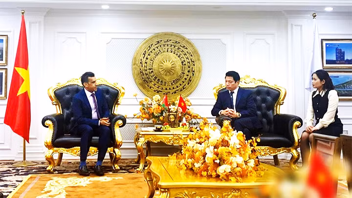 Lãnh đạo VPI và VOI trong một buổi làm việc tại trụ sở Công ty Văn Phú - Invest.