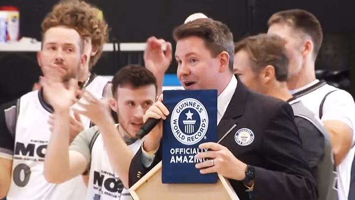 Trận đấu bóng rổ kéo dài hơn 5 ngày