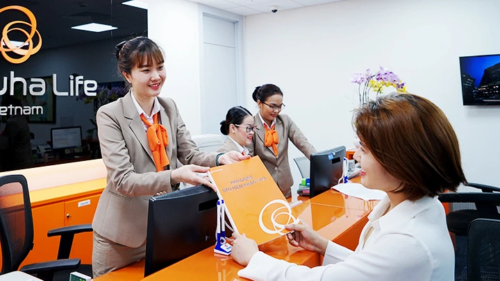 Các doanh nghiệp bảo hiểm nhân thọ sẽ ngừng bán các sản phẩm liên kết đầu tư và bổ trợ từ ngày 1/7/2025.