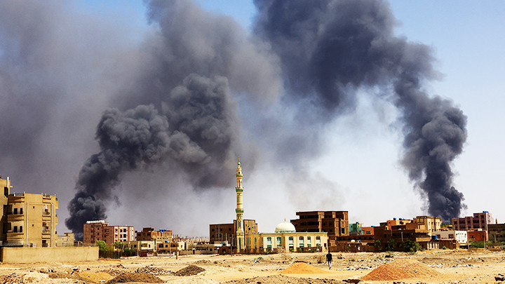 Giao tranh bùng phát tại Thủ đô Khartoum của Sudan. Ảnh: REUTERS