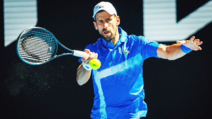 Novak Djokovic đang nỗ lực vượt qua gánh nặng tuổi tác để chinh phục những dấu mốc mới.