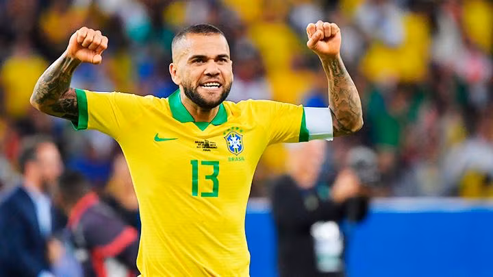 Dani Alves dự World Cup
