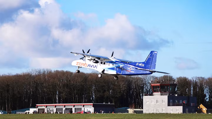 Máy bay Dornier 228 của hãng ZeroAvia. Ảnh: AP