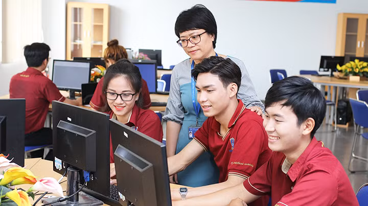 Bốn chương trình đào tạo của Trường đại học Nguyễn Tất Thành đạt chuẩn 5 sao