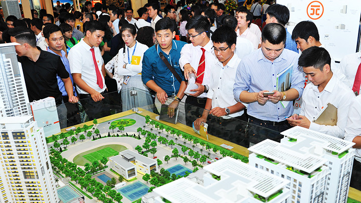Nhiều doanh nghiệp bất động sản vẫn gặp khó về dòng tiền và hạn chế khả năng tiếp cận nguồn vốn. Ảnh: NG.HẢI